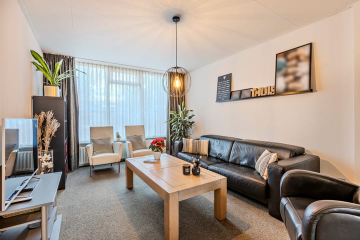 Foto 8 van Planetenstraat 10