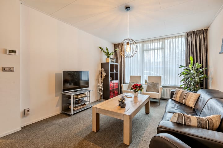 Foto 10 van Planetenstraat 10