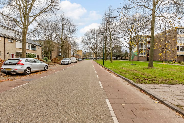 Bekijk foto 45 van Planetenstraat 10