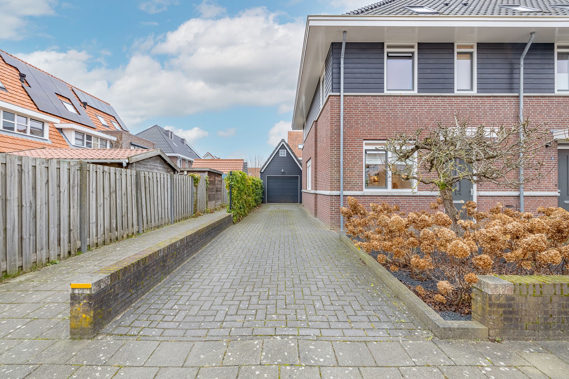 Photo 3 of Elmore Jamesstraat 10