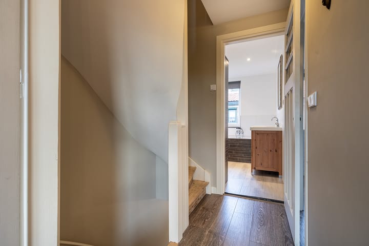 Foto 22 van Van Linschotenstraat 6