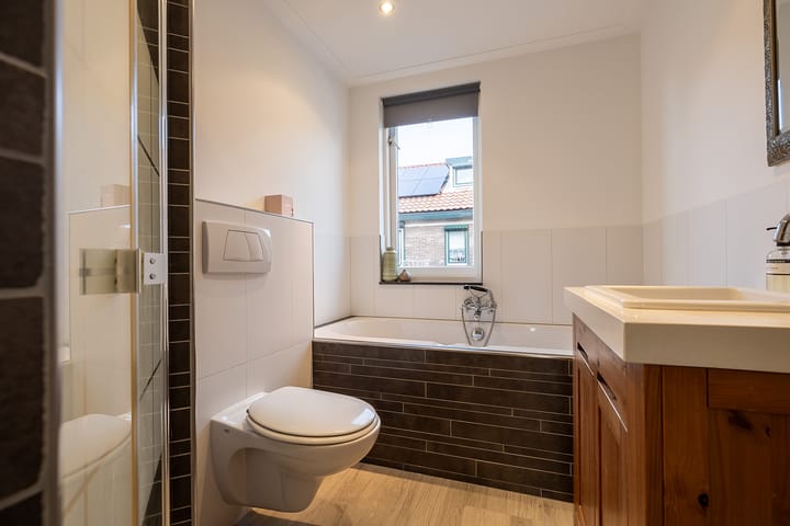 Foto 26 van Van Linschotenstraat 6