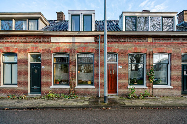 Bekijk foto 1 van Moesstraat 109