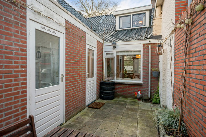 View photo 38 of Moesstraat 109