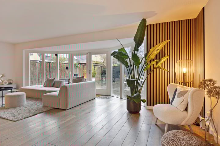 Foto 1 van Weegbree 7