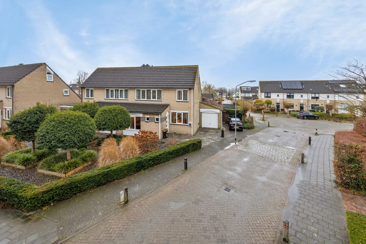 Foto 2 van Weegbree 7