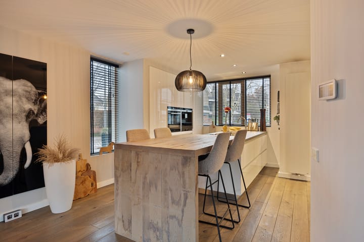 Foto 3 van Weegbree 7