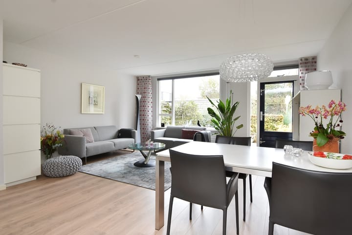 Foto 9 van Toos Poststraat 7