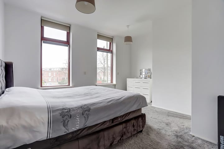 Photo 20 of Nieuwe Maasstraat 26