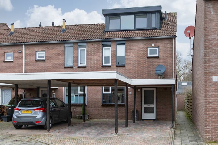 View photo 1 of Roodborststraat 13