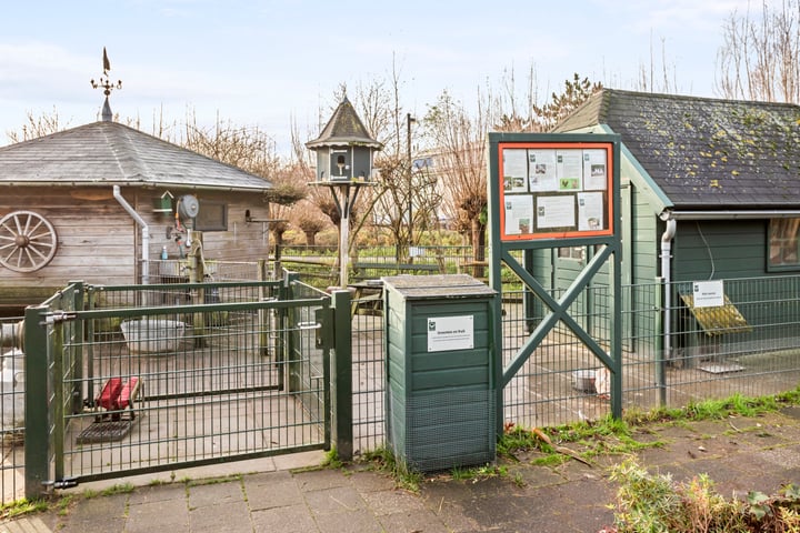 Bekijk foto 32 van Aartsbisschop Romerostraat 185