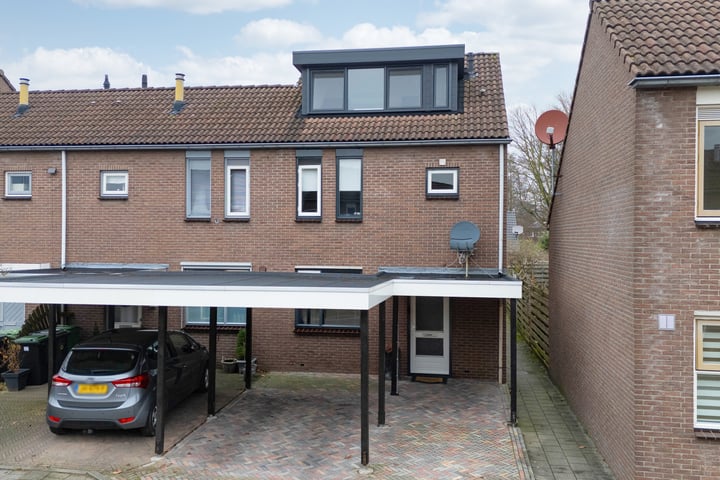 View photo 46 of Roodborststraat 13