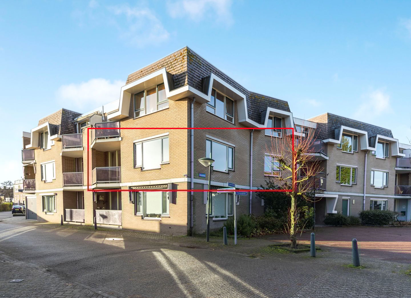 Foto 1 van Dorpsplein 16