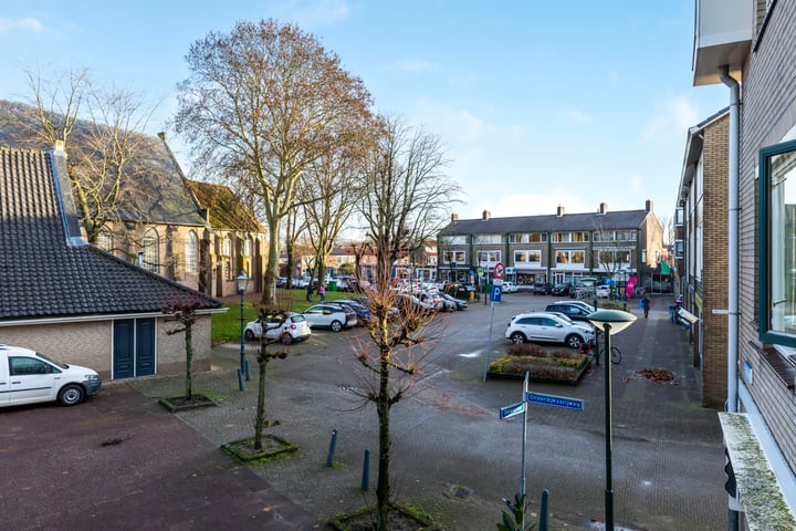 Bekijk foto 3 van Dorpsplein 16