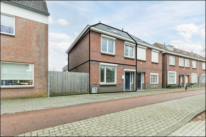 Bekijk foto 1 van Zeelsterstraat 121