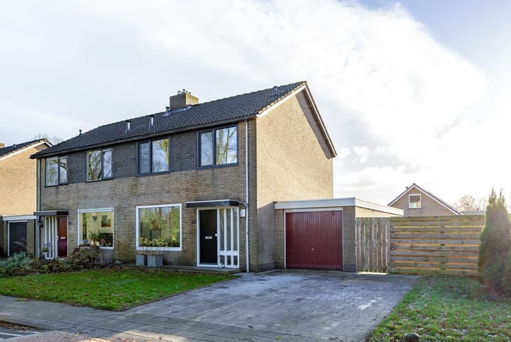 Foto 1 van Spoorstraat 34