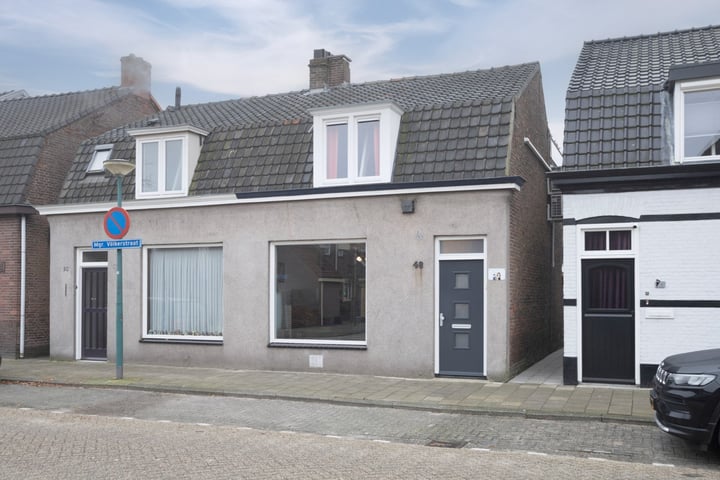 Bekijk foto 36 van Monseigneur Völkerstraat 48