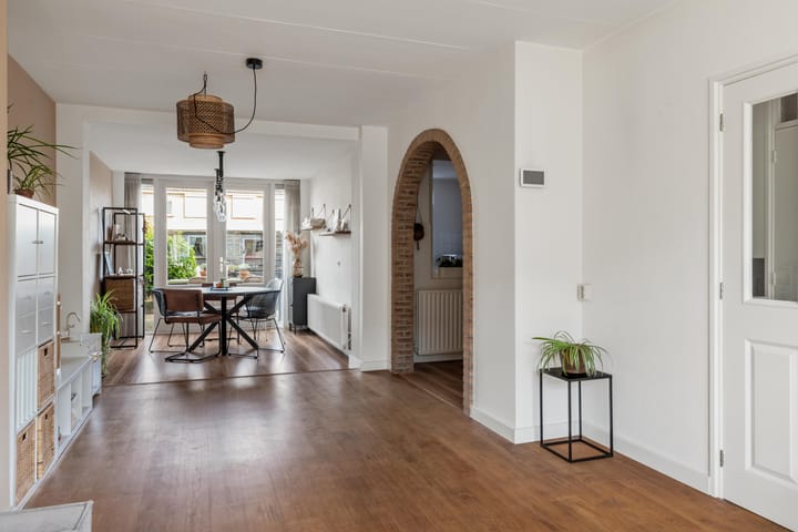 Foto 11 van Bernhardlaan 4