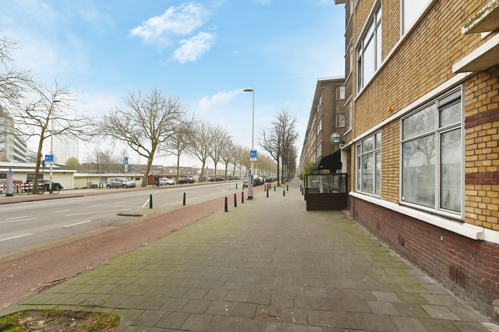 View photo 4 of Troelstrakade 129