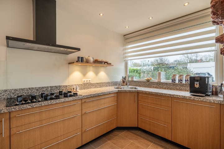 Foto 9 van Gouverneur Van der Fossestraat 12