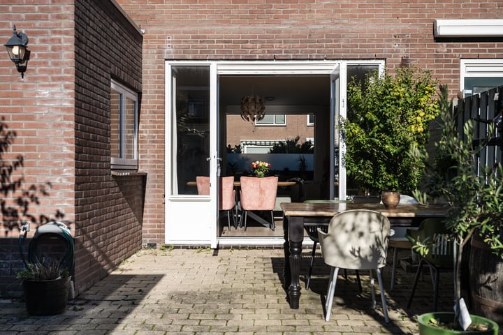 View photo 20 of Holbeekstraat 33