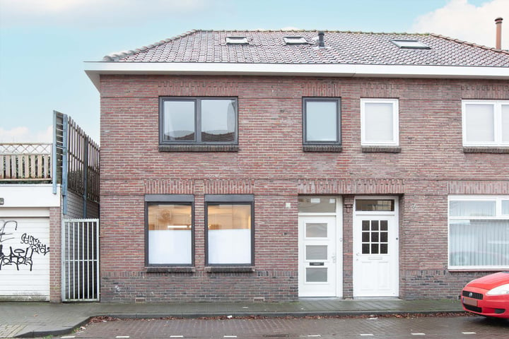 Bekijk foto 1 van Pieter Borstraat 9