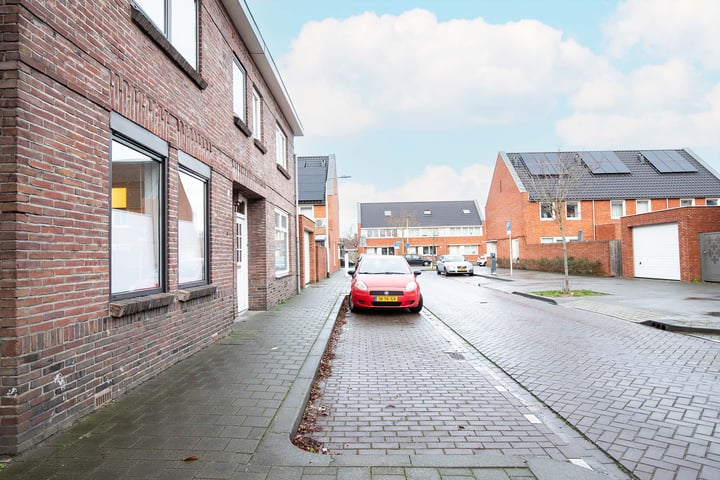 Bekijk foto 47 van Pieter Borstraat 9