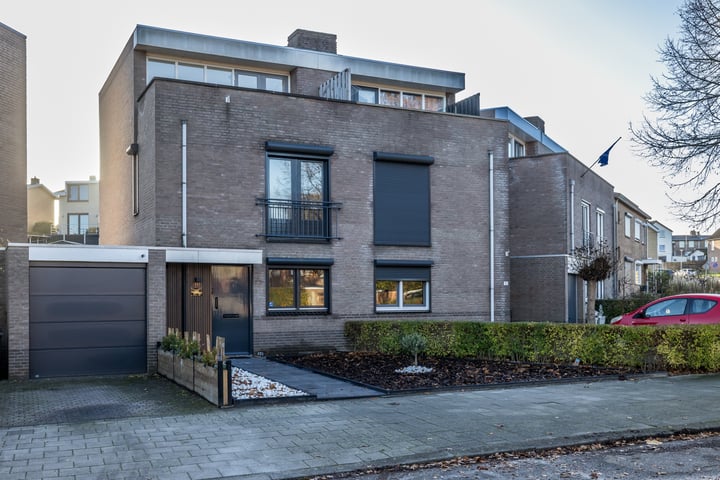 Bekijk foto 1 van Pastoor Hagenstraat 12-A