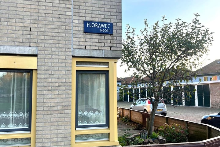 Bekijk foto 20 van Floraweg 85