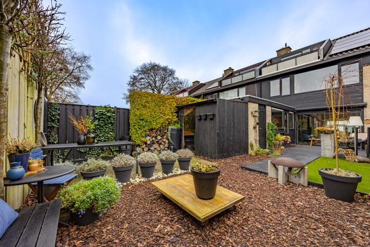 Photo 6 of Sir Winston Churchillln 899