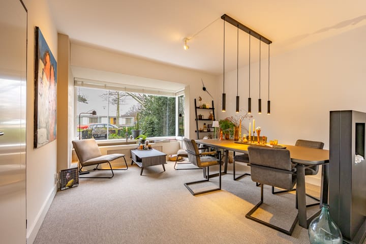 Photo 8 of Sir Winston Churchillln 899