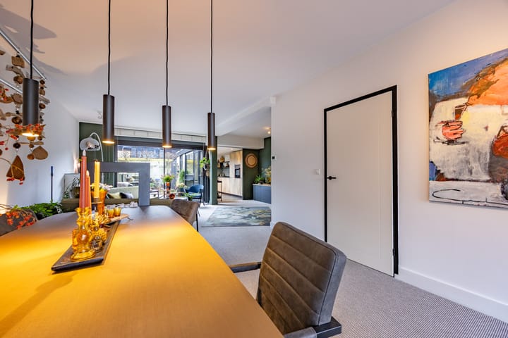 Photo 9 of Sir Winston Churchillln 899