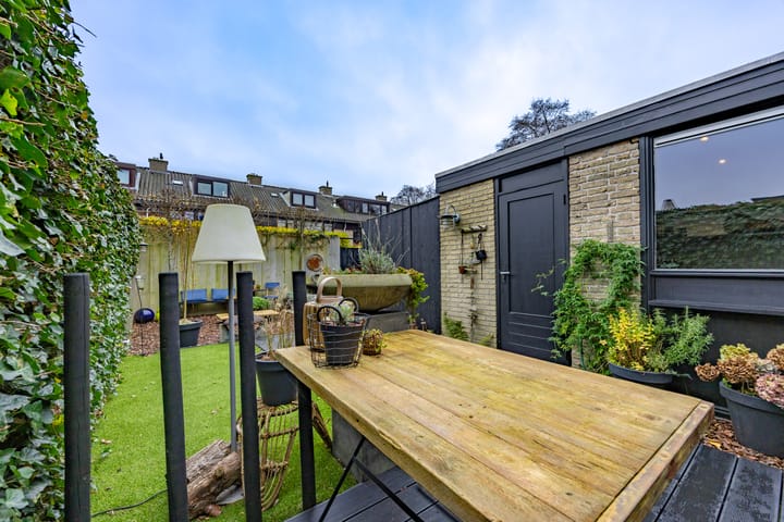 Photo 23 of Sir Winston Churchillln 899