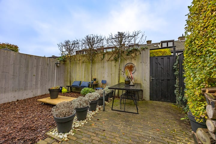 Photo 28 of Sir Winston Churchillln 899