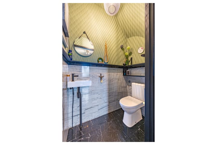 Photo 33 of Sir Winston Churchillln 899