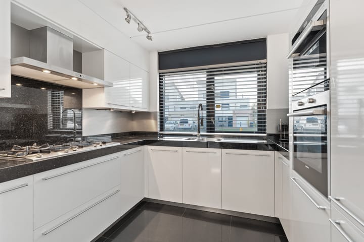 Foto 10 van Marga Klompélaan 281