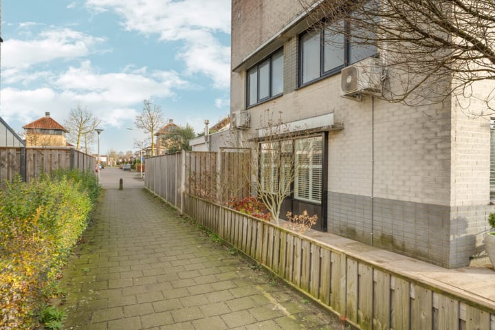 Foto 37 van Marga Klompélaan 281