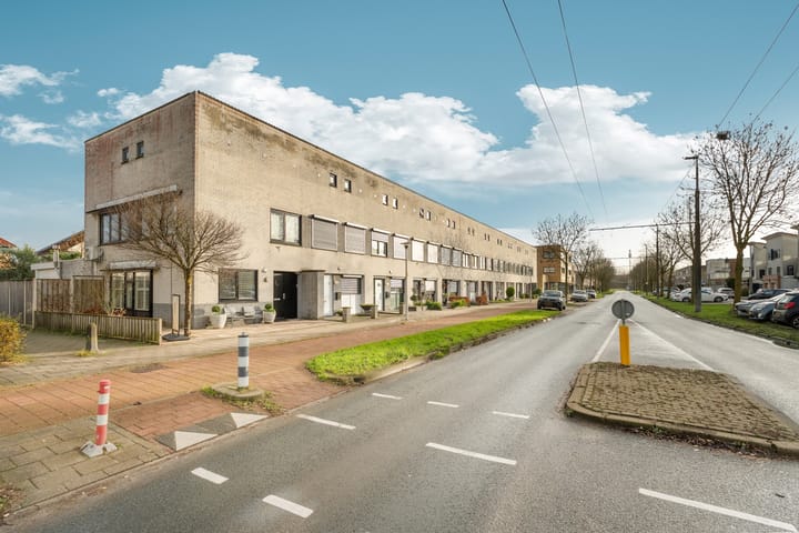 Foto 41 van Marga Klompélaan 281