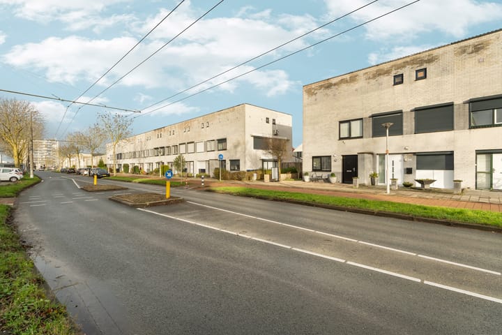 Foto 44 van Marga Klompélaan 281