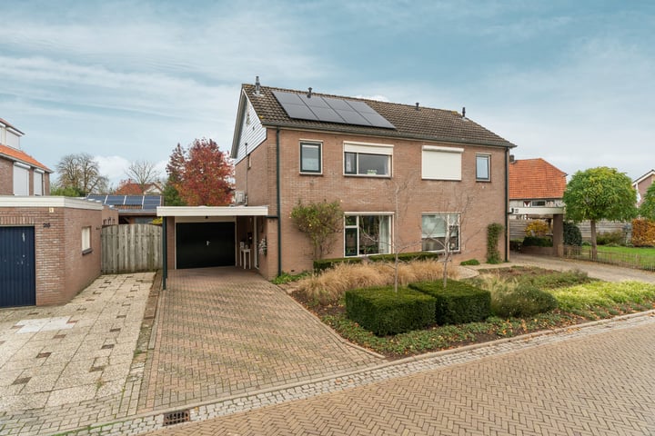 View photo 50 of Schoolstraat 24