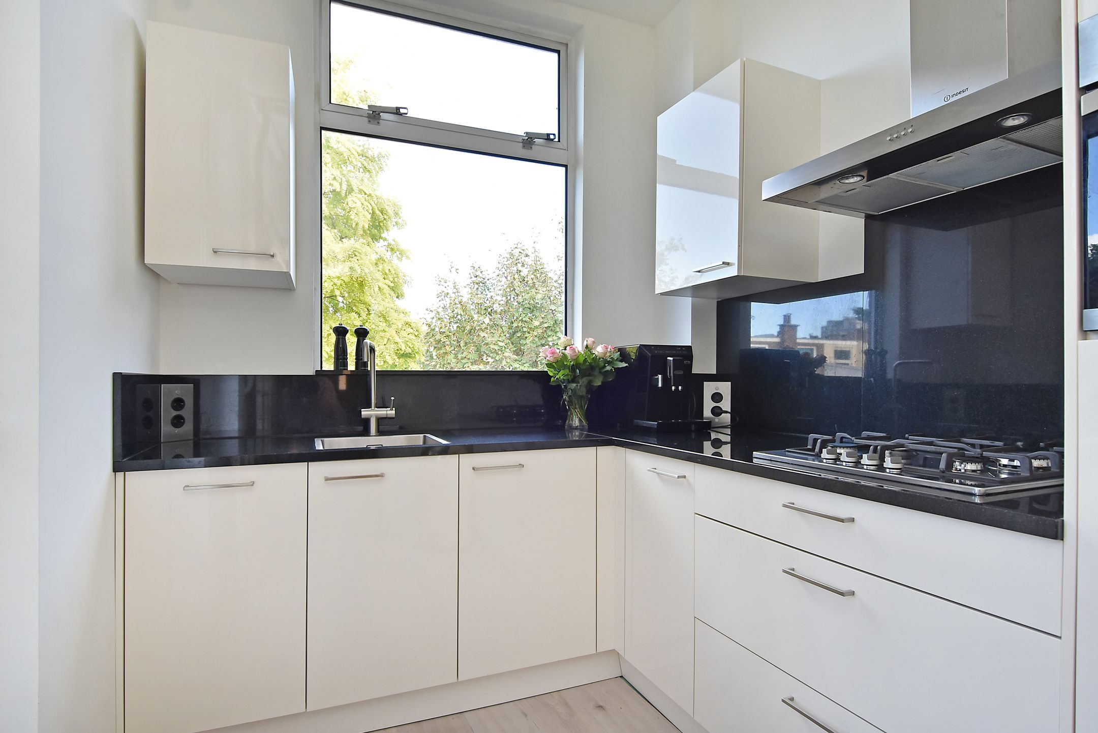 Photo 15 of Groot Hertoginnelaan 59-B