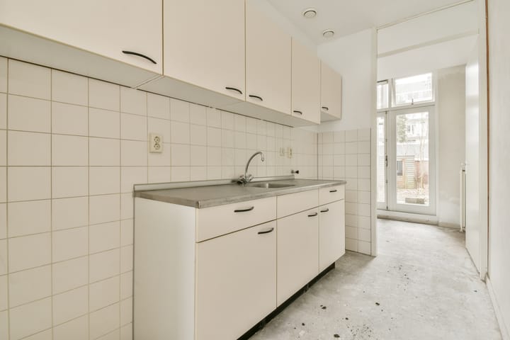 Photo 4 of Spaarndammerstraat 28-A