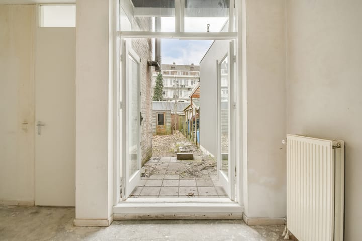Photo 9 of Spaarndammerstraat 28-A