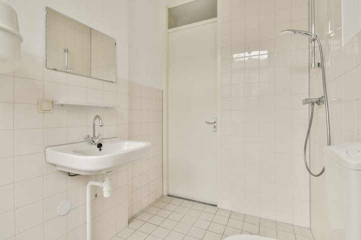 Photo 15 of Spaarndammerstraat 28-A