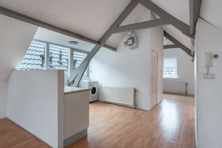 Foto 8 van Van Oldenbarneveltstraat 146-B04