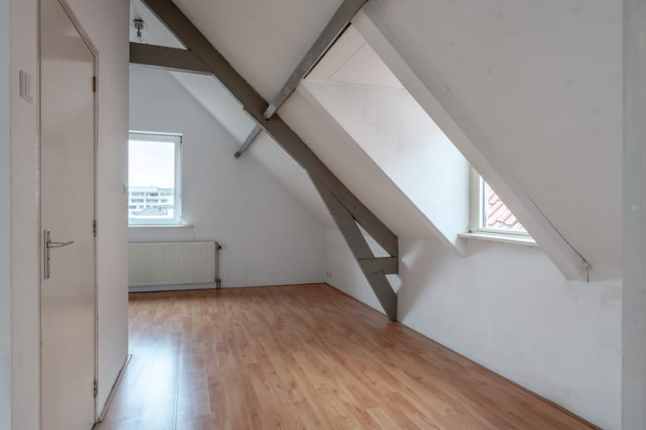 Foto 10 van Van Oldenbarneveltstraat 146-B04