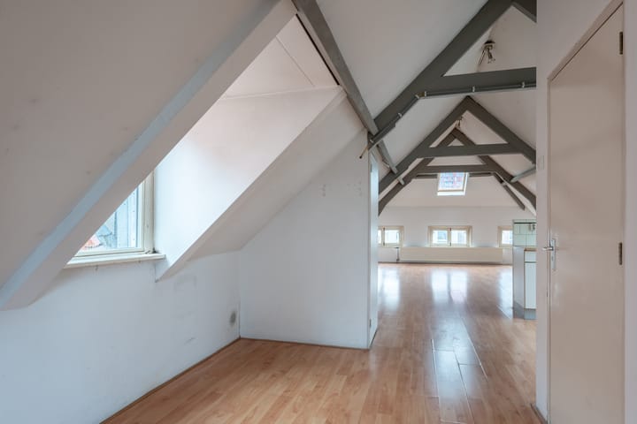 Foto 12 van Van Oldenbarneveltstraat 146-B04