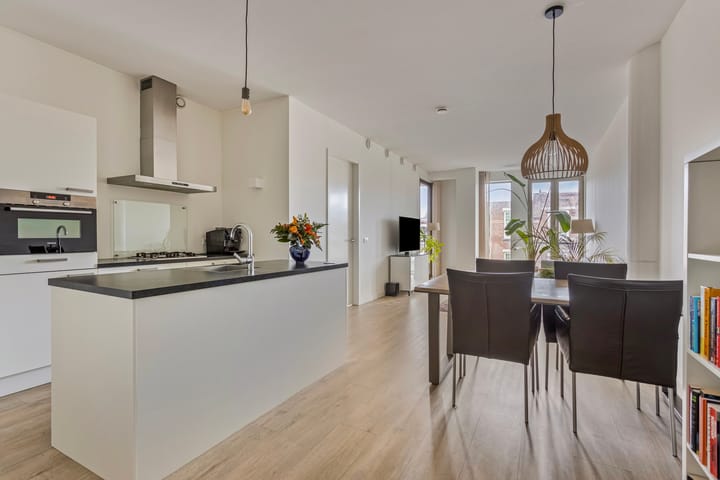 Foto 2 van Emmaplein 67