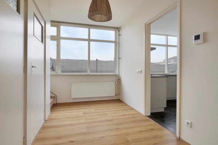 Photo 12 of Oostvoorstraat 29-A