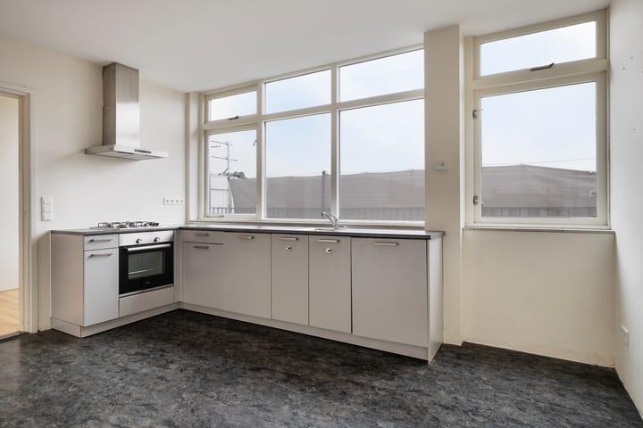 Photo 14 of Oostvoorstraat 29-A